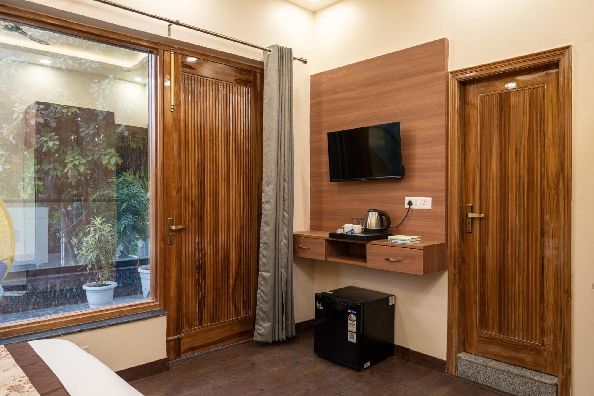Lime Tree Hotel & One Bhk Serviced Apartment Noida - Sector 50 Metro מראה חיצוני תמונה
